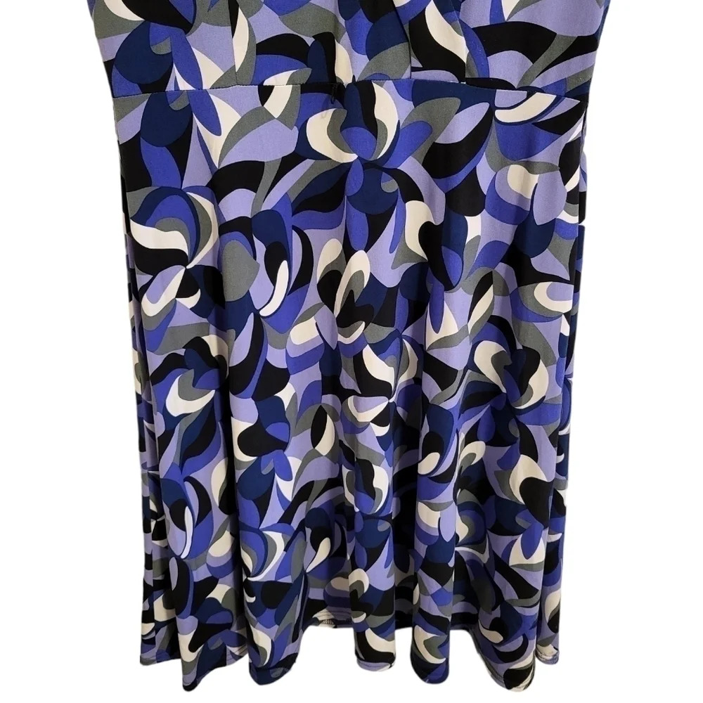 TAHARI V-Neck Dress (Size 8) - Picture 4 of 12